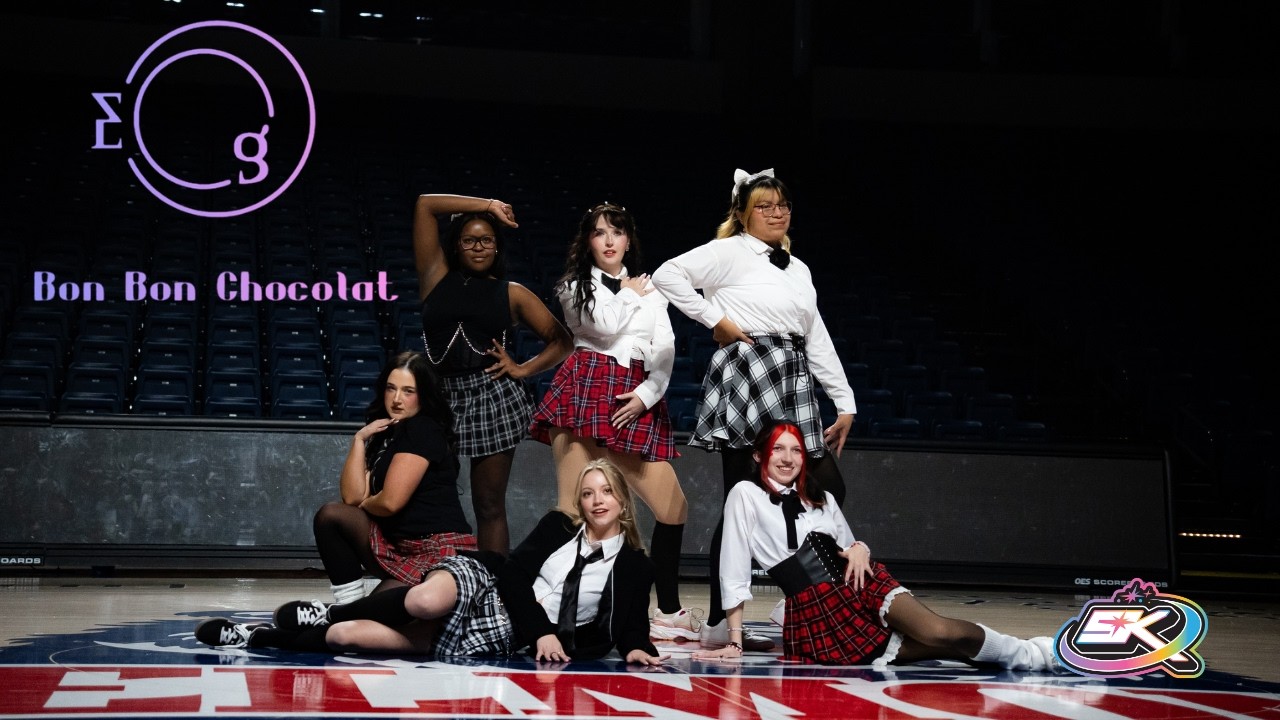 [KPOP IN PUBLIC] BON BON CHOCOLAT - EVERGLOW  Live Performance