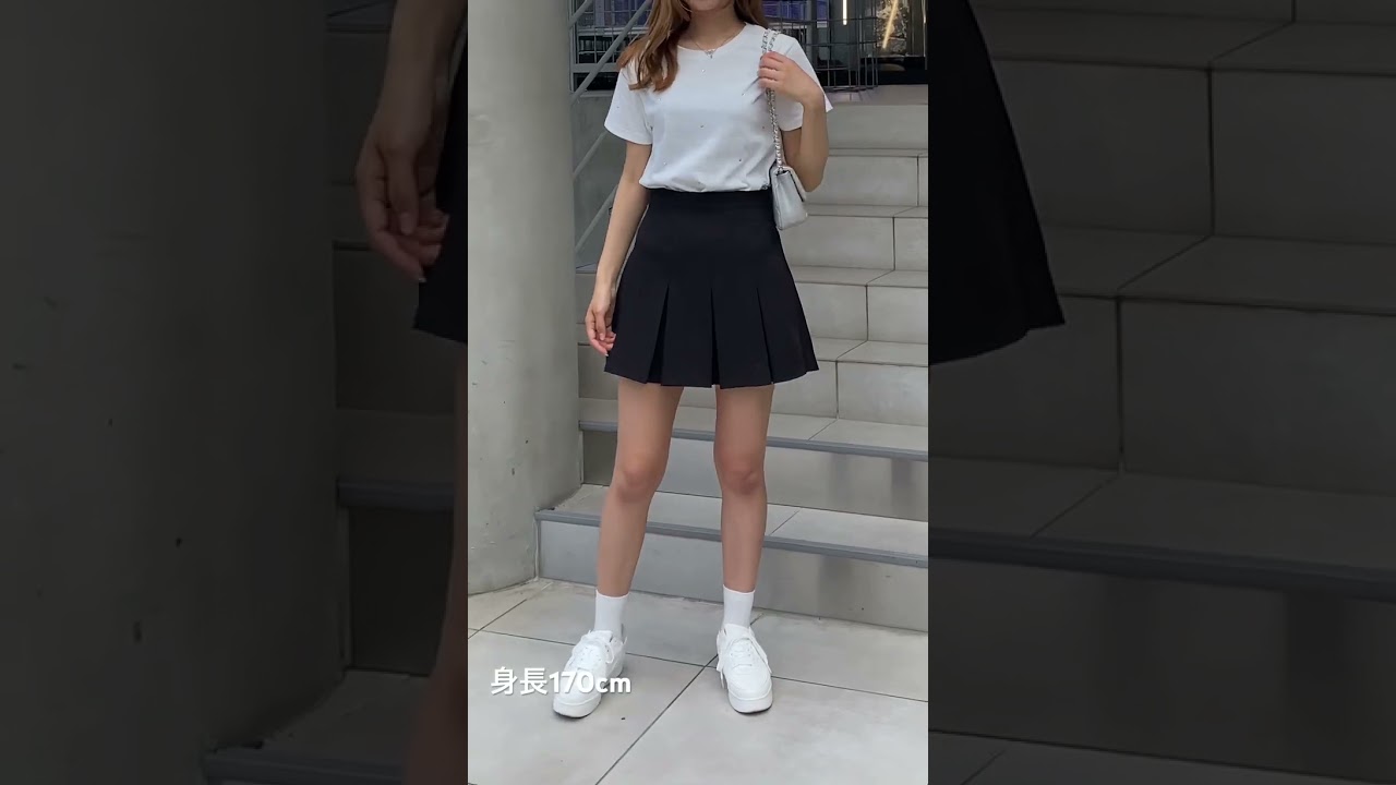 白いシャツやTシャツにも合います。たっぷりなラインでストーン