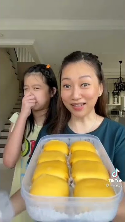 makan pancake durian @nanakoot