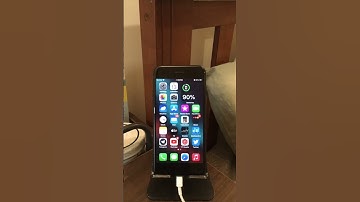 iPhone 7 charging (10 Watt) - Timelapse