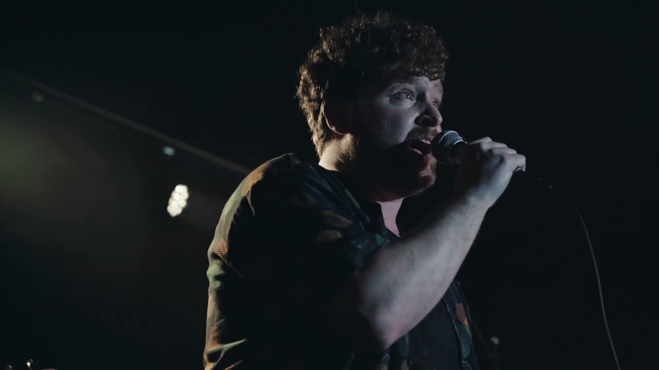 Lindermeier & die Fuckboys - Pirouetten (Offizielles Live ...) - YouTube thumbnail