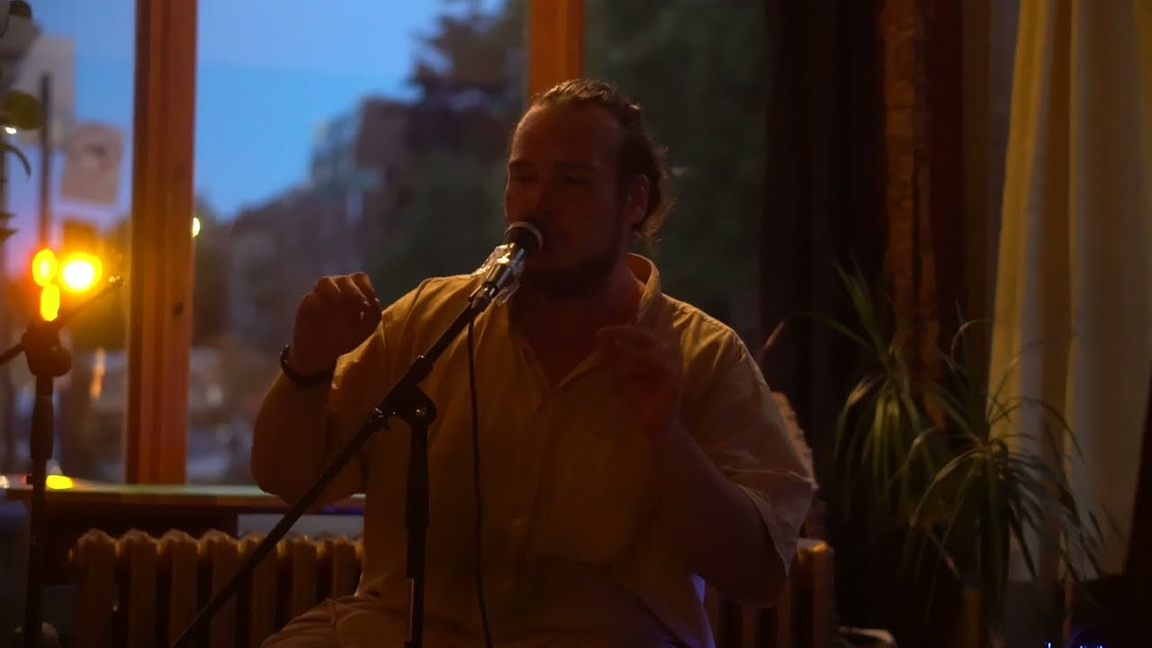 Feelovenergy au premier open mic de La Forêt Dorée
