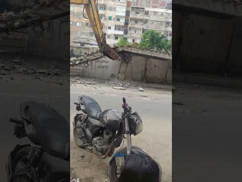 هدم كوبرى مشاة أمام شارع هدى الإسلام