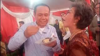 DR Juniver Girsang ,& Junimart Girsang Tiup Lilin
