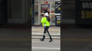 İzmir Çankaya Fevzi Paşa Bulvarında Yabancı Plakalı Bir Araç Ters Yöne Girdi