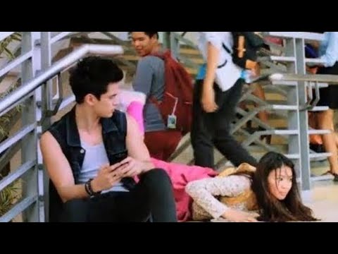 فتاة قبيحه وفقيره تشتغل مساعده شخصيه لشاب وسيم ويقع فى حبها ملخص فيلم   