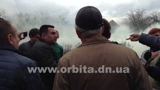 Красноармейск 14.04.2014 ~17:00 . Конфликт меж гражданскими и Добро-Батом Днепр