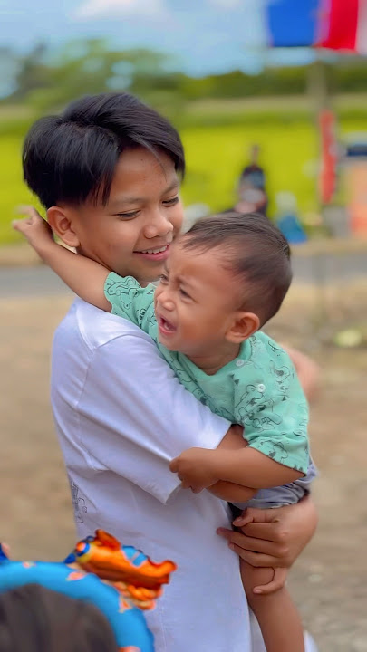 Farel prayoga gendong adik kecil sampai nangis #short #shorts