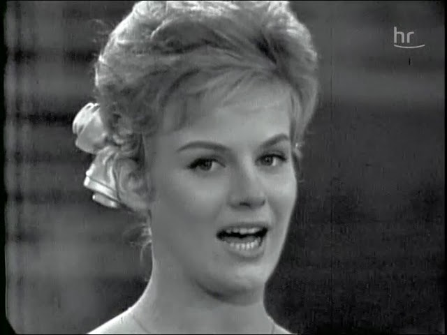 YouTube पर Heidi Brühl: Chico Chico Charlie (mit Orchester Willy Berking) 1959 देखें