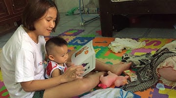 Đọc truyện Bữa tiệc sắc màu của thú trắng cho bé Nhím nghe