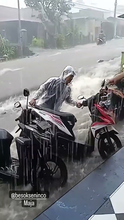 Hujan deras,,, #beranda #video #hujan #hujanderas #viralvideo