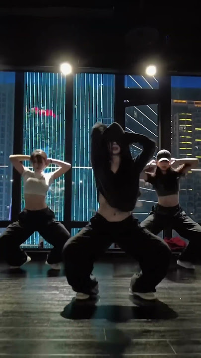Ahh I love this dance so much π©π€π₯ #dance #unholy #samsmith #kimpetras