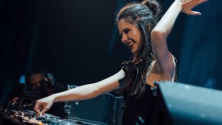 Amber Broos 👸🏻 - Gimme Rave Harder Techo Bass 🤍 Parade at Tomorrowland 23 Mainstage  Live Resimi