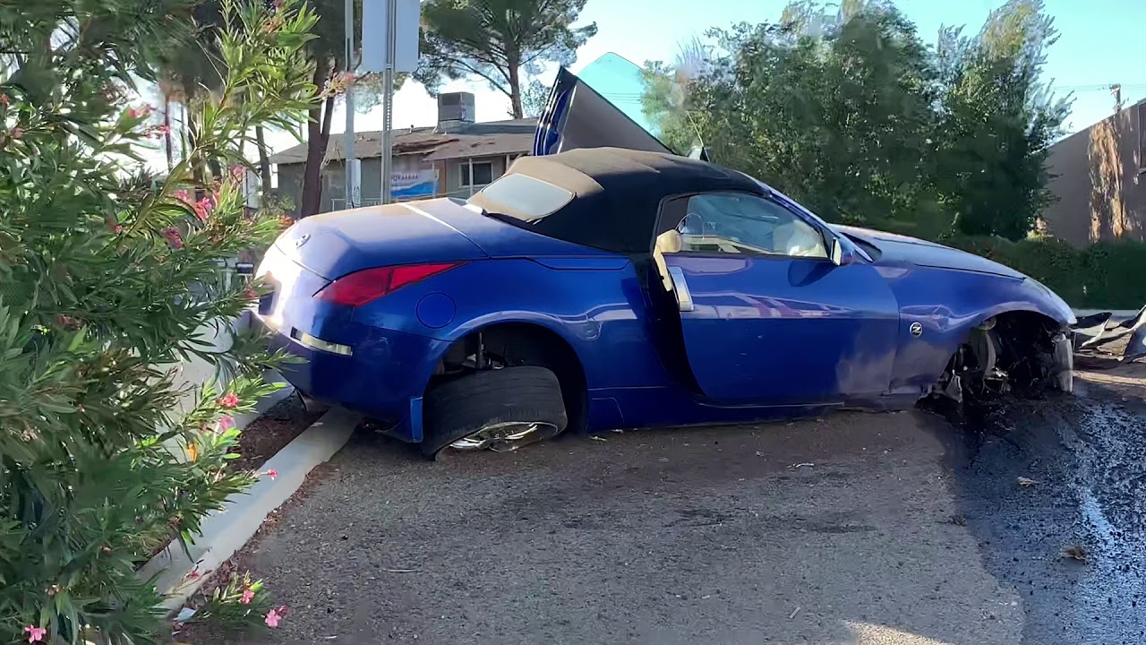 廃車 Nissan Z crash on 7th Street in Victorville - YouTube