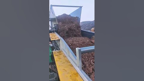 Real-time photo of mud and stone separator#rollerscreen#quarrymachine #limestone #granite #rock