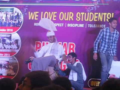 funny-drama-in-welcome-party-punjab-college-faisalabad-2k16