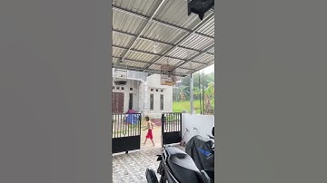 SENANGNYA MANDI HUJAN #shortvideo #viral #hujan #mandihujan #shorts