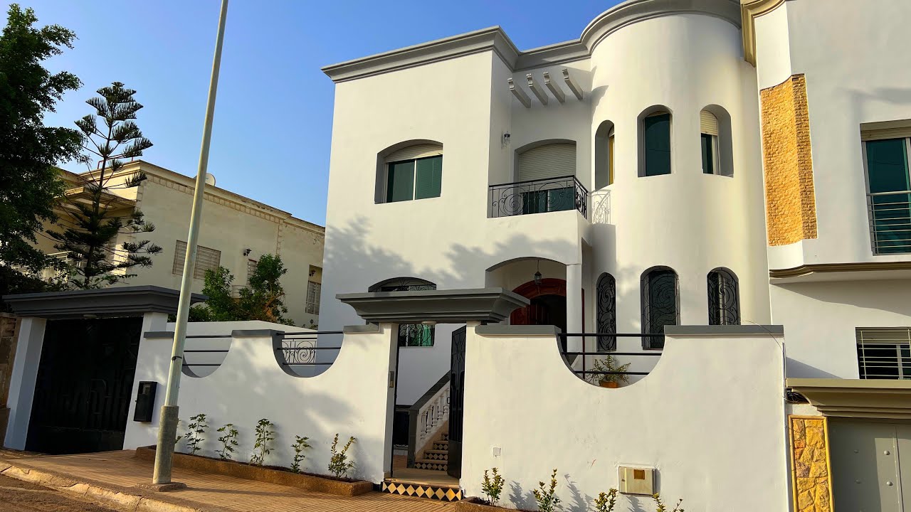 هادي دجاجة بكامونها 🐓 فيلا جميلة للبيع 🌇 في الدار البيضاء……غير لي ما بغاش يسكن 🏃‍♂️🏃‍♂️