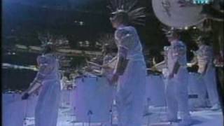 Christina Aguilera Enrique Iglesias - Hands On The Future