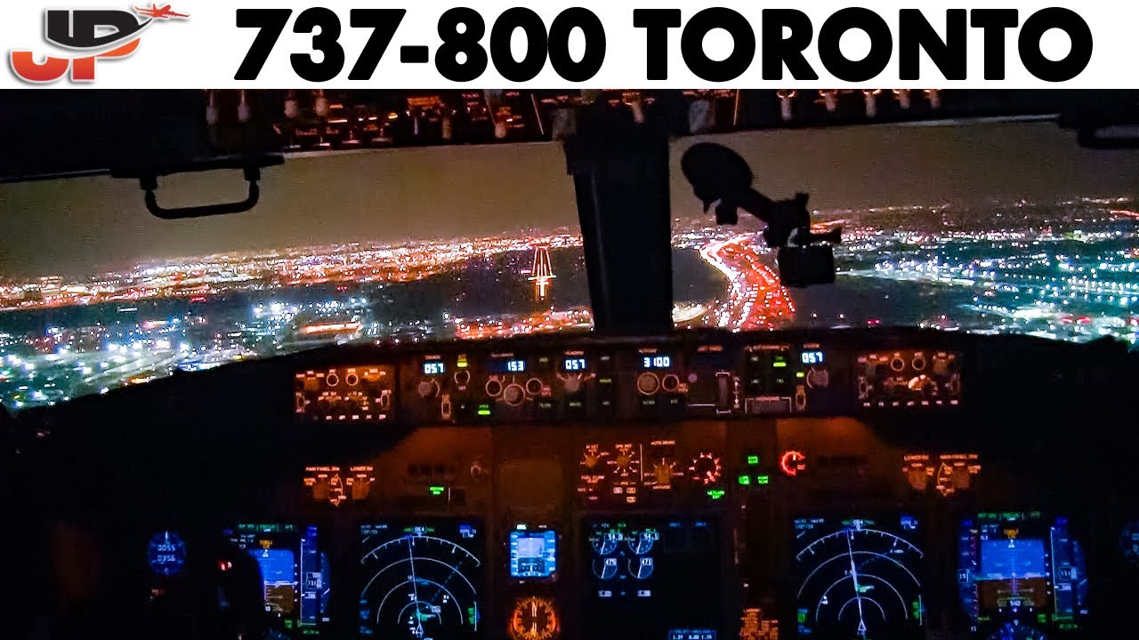 Piloting Boeing 737800 for Night Landing in Toronto YouTube