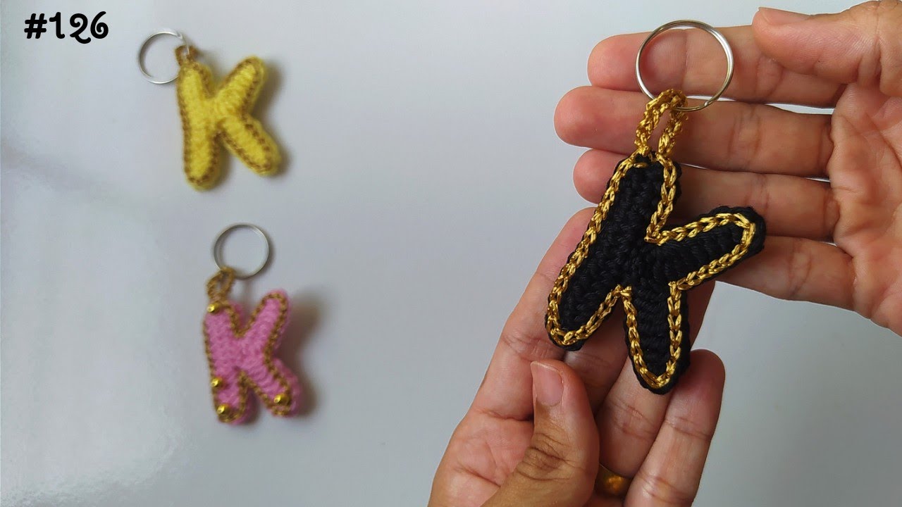 Брелок крючком буква 