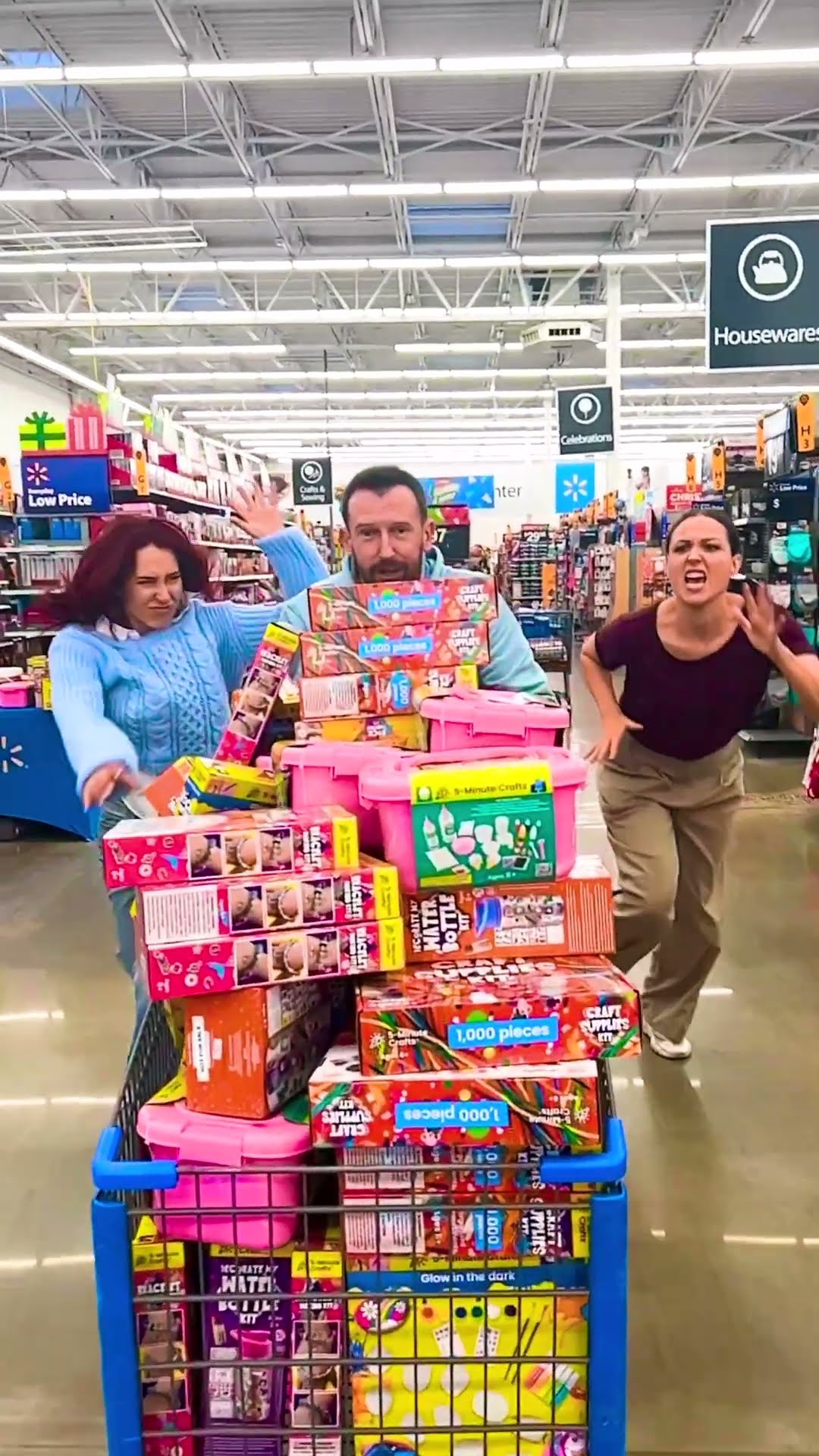 Crafting Escape Challenge: Racing Through Walmart! #5MinuteCraftsWalmart #5mckits