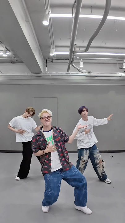 Friday with Chicken Biryani dance 🕺 💃🪩 @TheQuickStyle @EPEXofficial | #aoora #epex