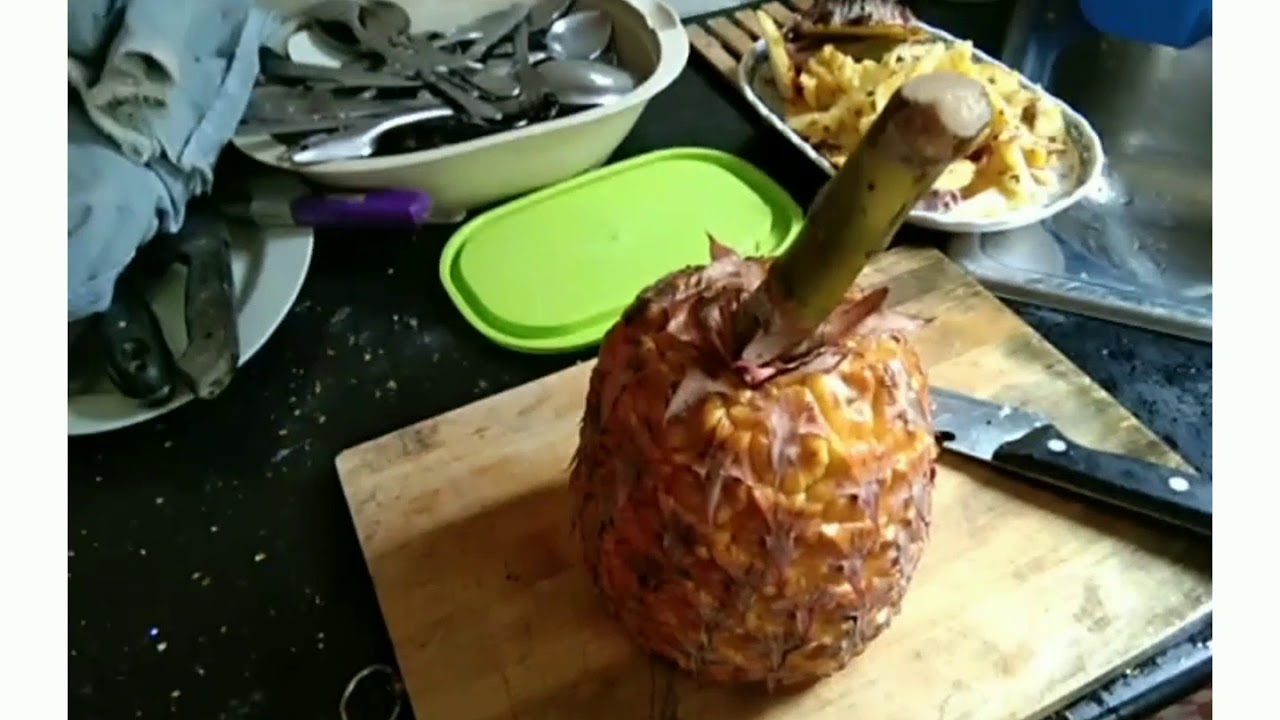 How to peel pineapple 😂 🏼 YouTube