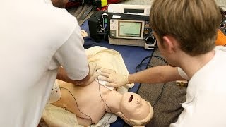 Leben retten bei Herz-Rhythmus-Störung: So funktioniert ein Defibrillator