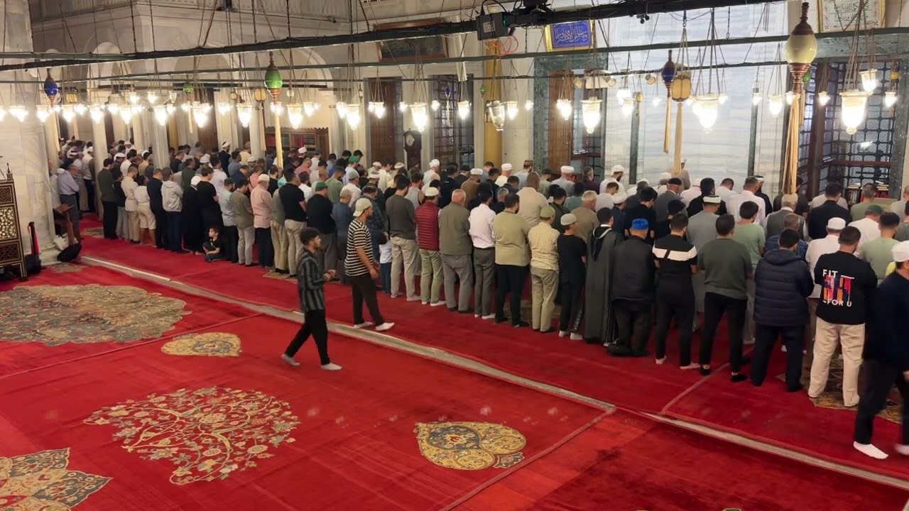 Fatih Camiinde Enfes Yatsi Namazi 15.9.2025.P.tesi...