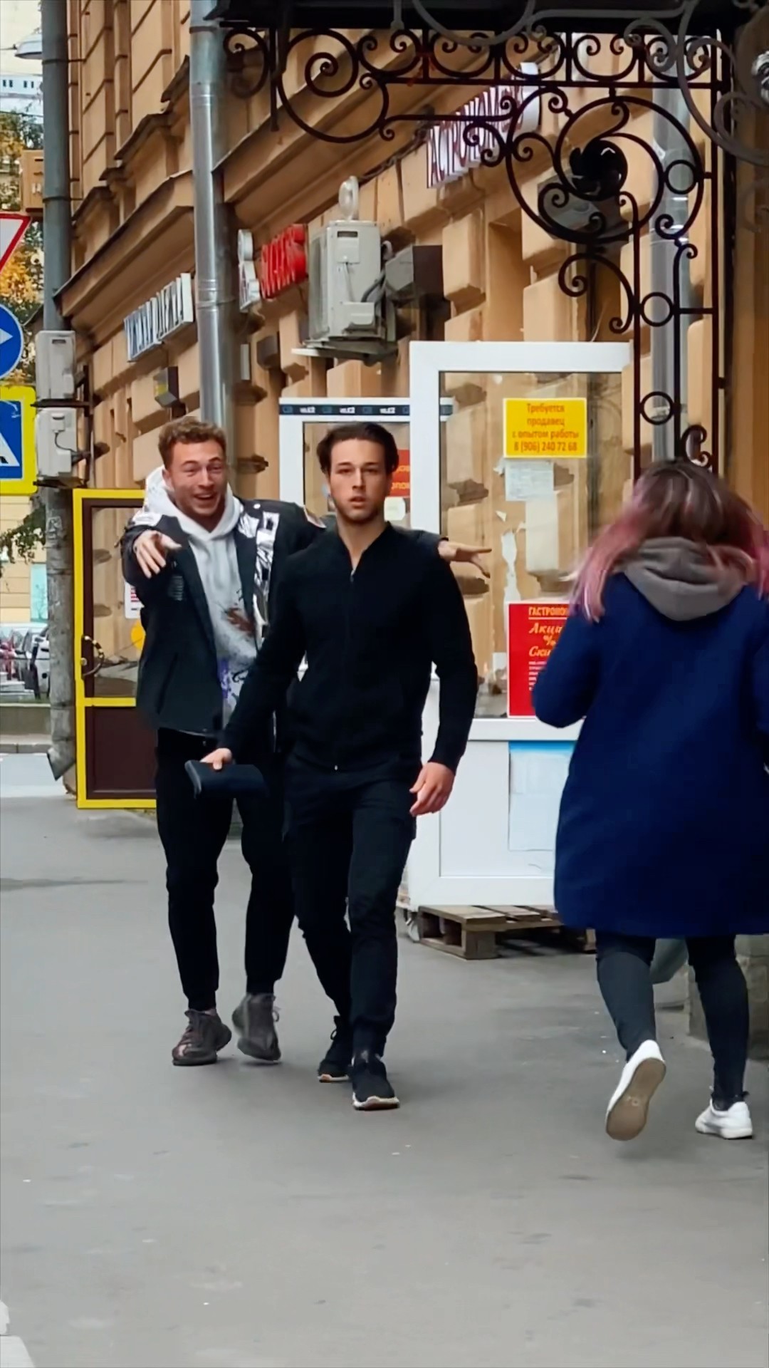 Thief Steals Wallet From Woman Experiment? #kiryakolesnikov #prank #socialexperiment