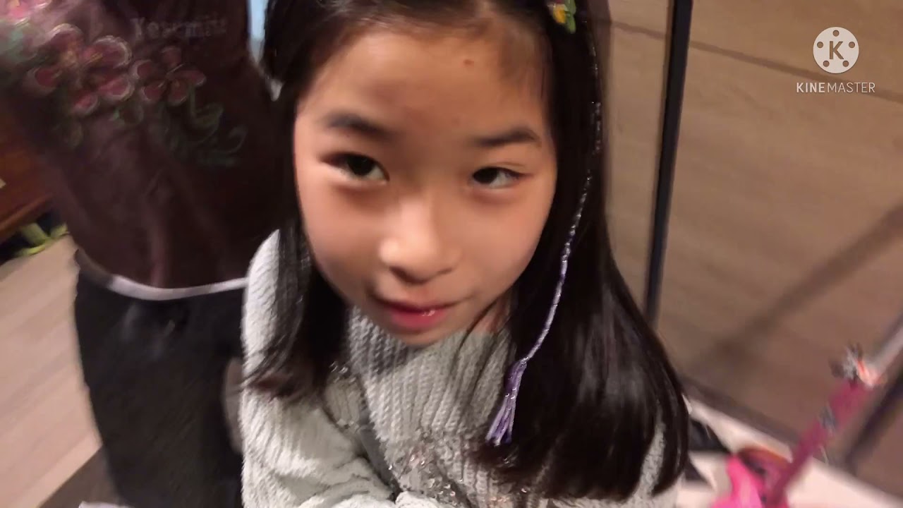 reviewing Mommy's high heels! (➕ Violets play house  first video!!!)