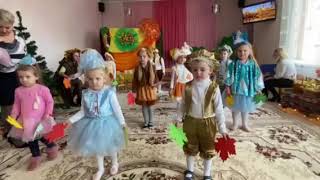 картинка: Танець з листочками, молодша група.