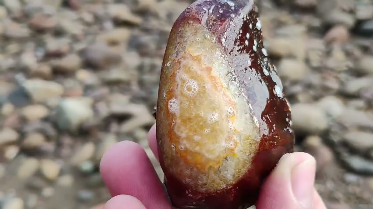 Essa pedra é linda.