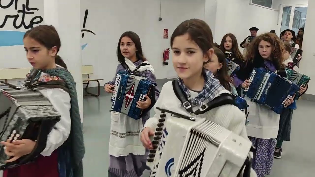 OLENTZERO ETA MARI DOMINGI ESKOLAN 2025