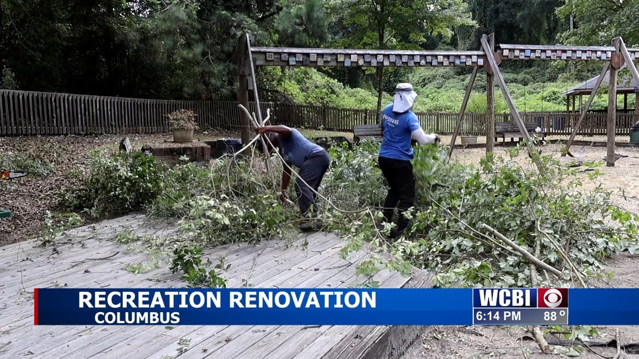 City leaders join CRD and volunteers for Lee Park cleanup