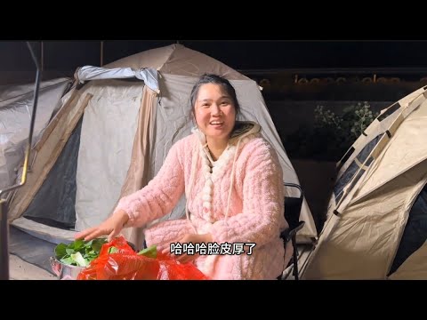 This Husband Is Really Carefree Taking His Five Month Pregnant Mom Camping At The Beach I Mean