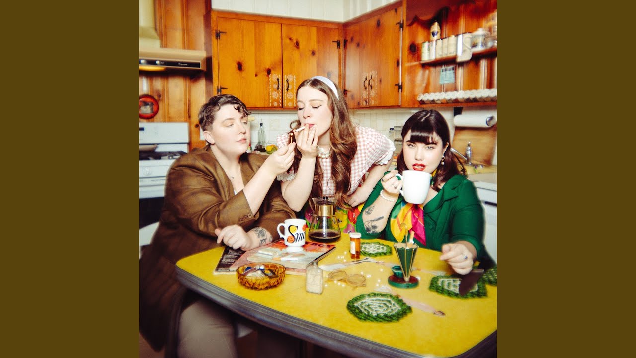 Смотреть «Homemaker» на YouTube Смотреть «Homemaker» на YouTube
