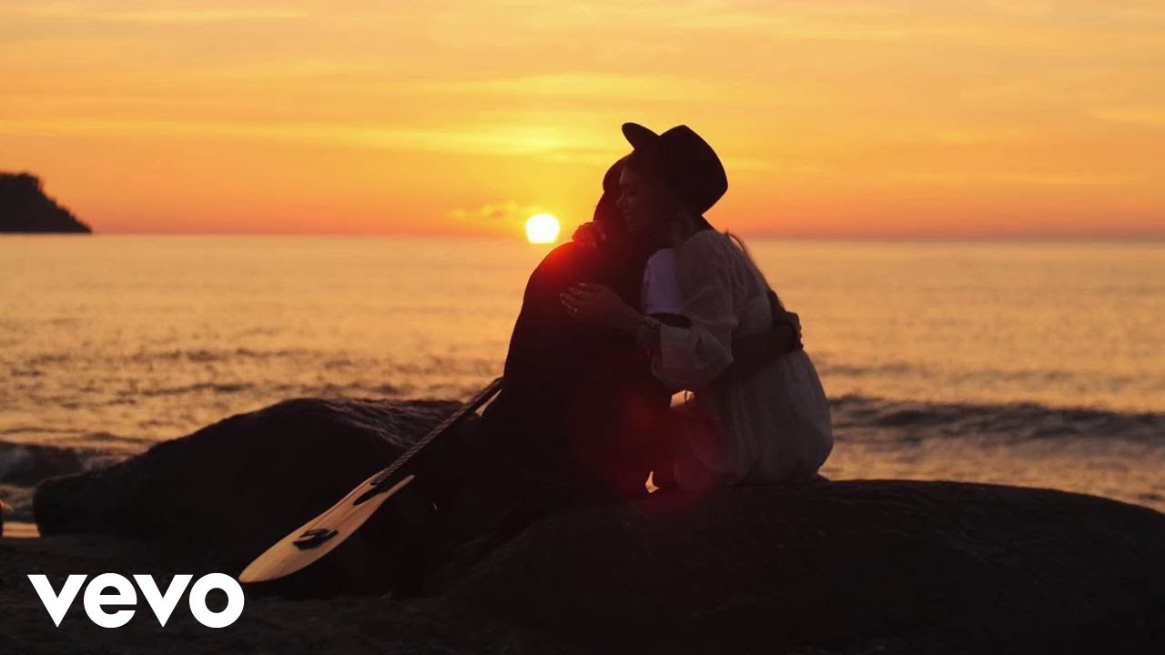 Mišo Kovač - Možda Smo Se Mogli Zagrliti Jače