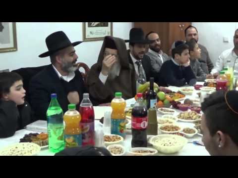 ילדי שגיא ויעקב חוגגים ט"ו בשבט עם הצדיק רבי אליהו אבוחצירא שליט"א בביתו