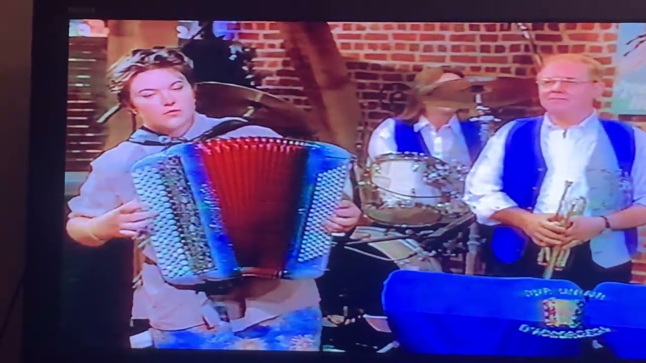 Elodie DAUNY « sur un air d’accordéon » avec Michel Pruvot pour le trophée France 3 le 3/10/99