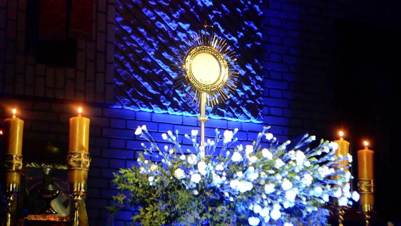 Maryjo, wskazująca drogę