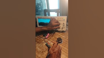 Sound waveforms on Oscilloscope #oscilloscope #soundwave