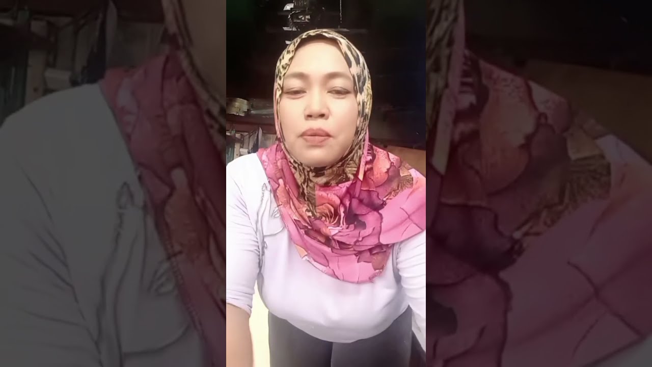 Bunda hijab gemoy mempersipkan untuk jualan di warteg