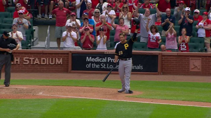 PIT@STL: Cardinals fans cheer Freese in return