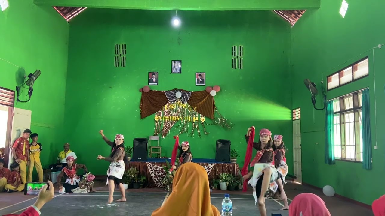 Juara 1 Lomba Tari busana hasil kreasi sendiri 