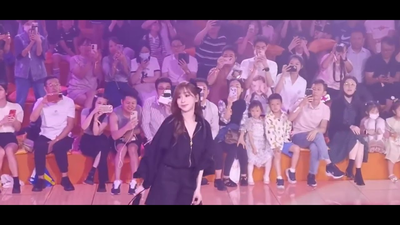 Cyndi王心凌深圳演唱会现场全记录！一起来听彩虹的微笑、当你、第一次爱的人！(Cyndi Wang's Shenzhen concert – the full experience!
