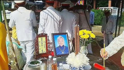 Tang lễ bà ( Nguyễn Thị lia) gia đình tiếc thương đưa tiễn tại hoa viên BD.