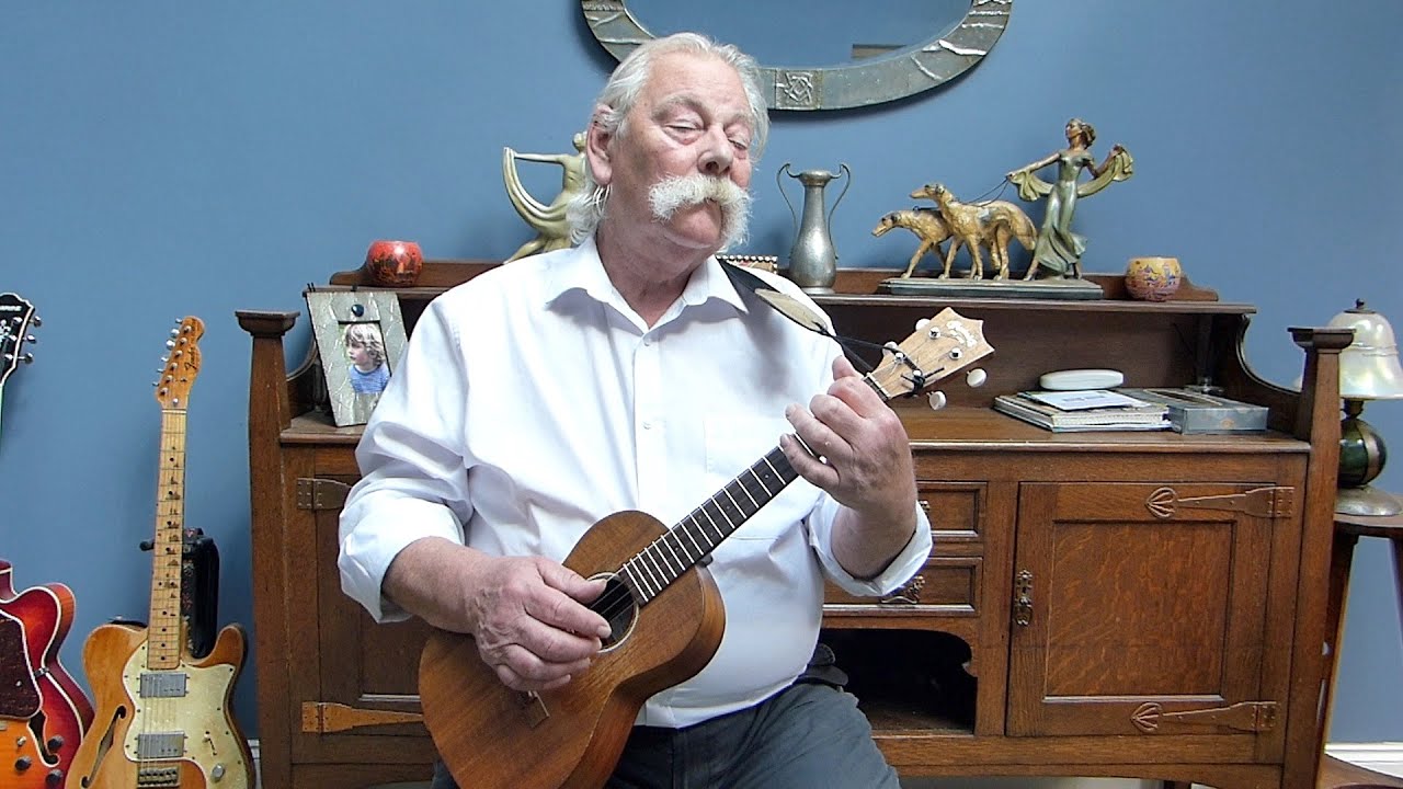 Lágrima by Tárrega, on Tenor Martin Ukulele