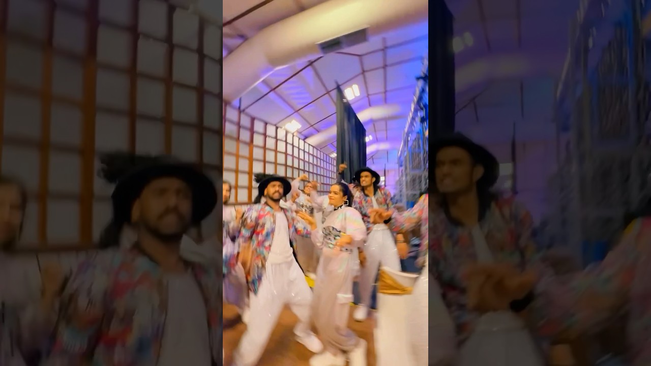 സ്റ്റേജിൽ കേറുന്നതിനു മുൻപ് വൈബ് പിടിക്കണ്ടേ? 